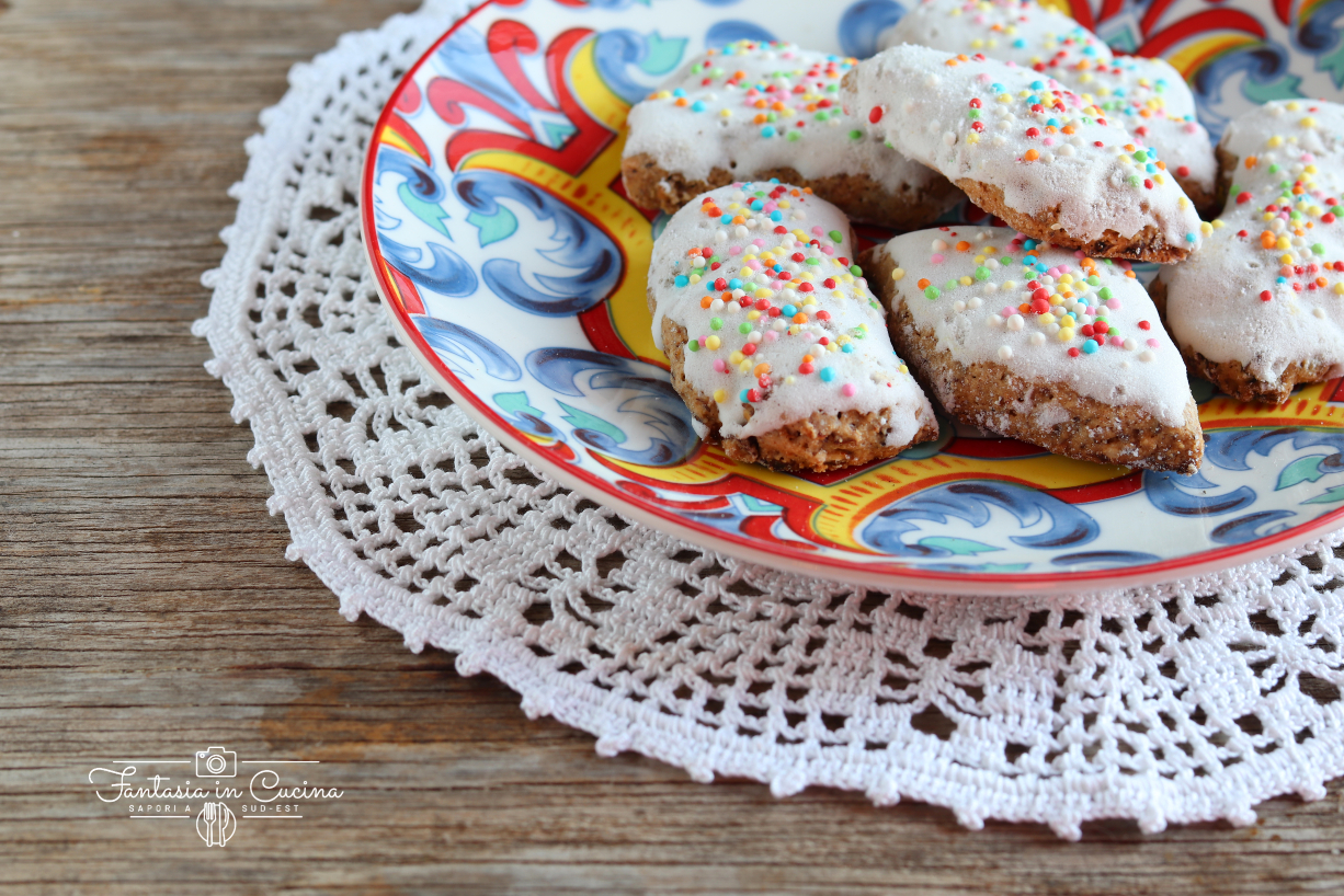 Parmetti di Scicli – Biscotti di Natale alle Mandorle con Glassa Bianca