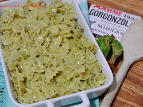 Pasta gorgonzola piccante e pesto