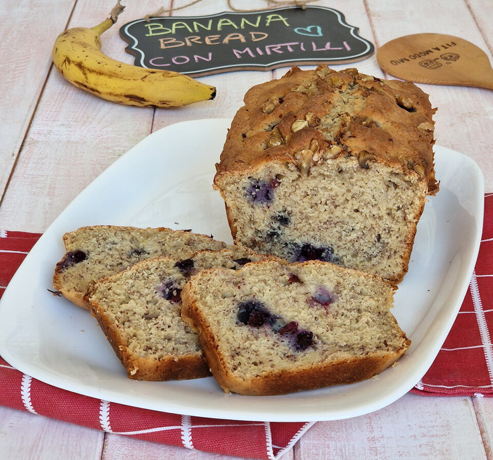 BANANA BREAD CON MIRTILLI