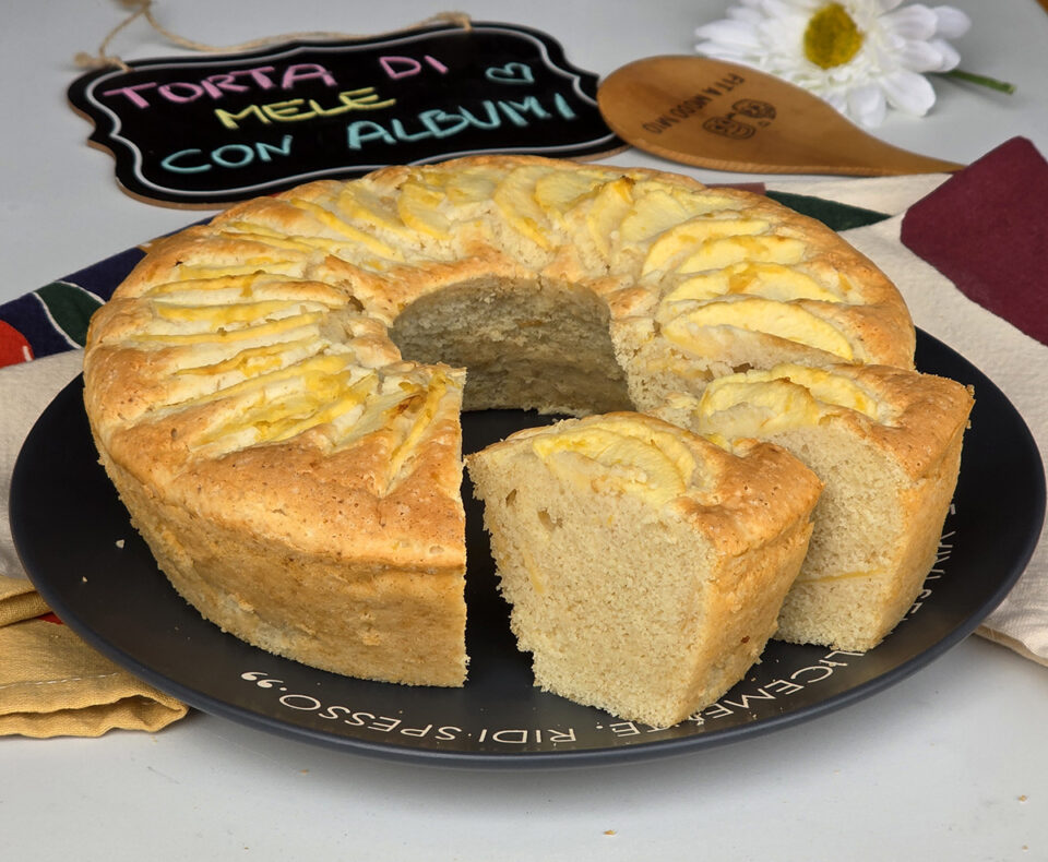 TORTA DI MELE CON ALBUMI