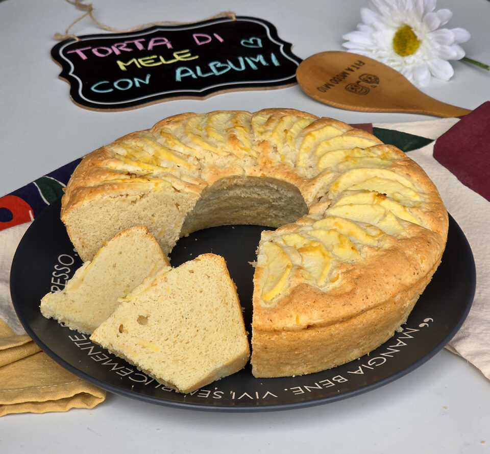 TORTA DI MELE CON ALBUMI
