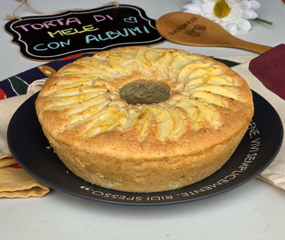 TORTA DI MELE CON ALBUMI