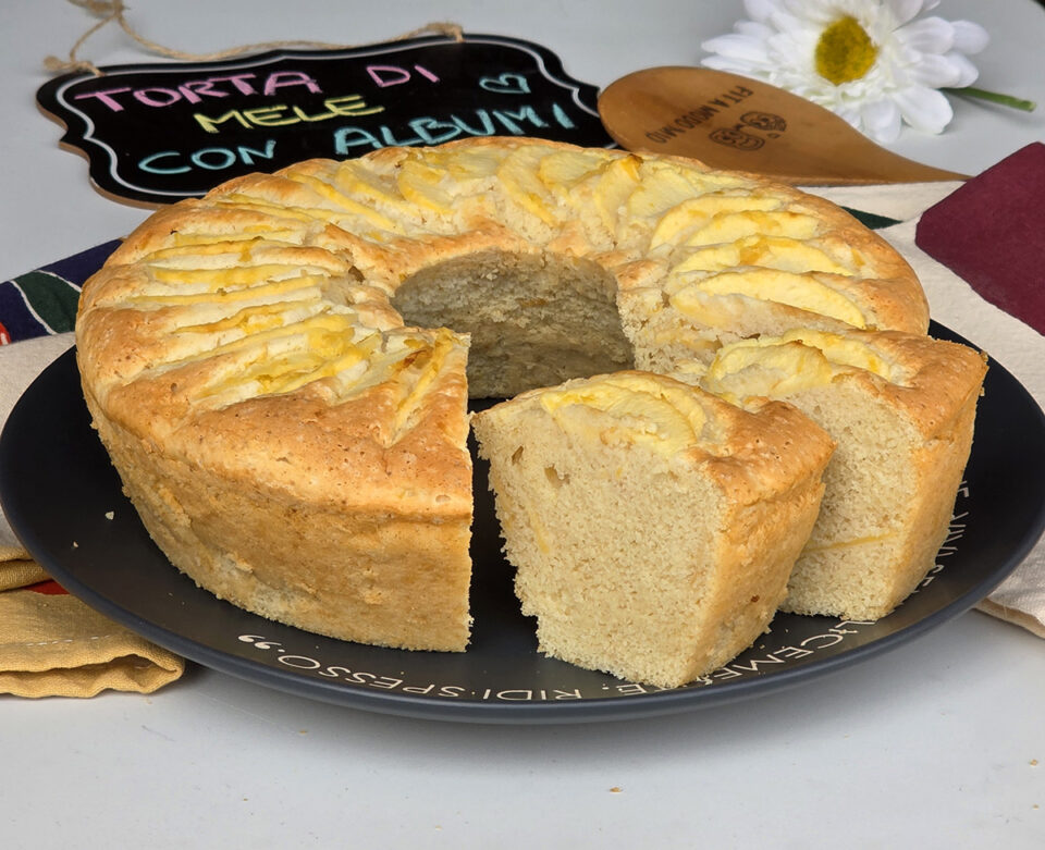 TORTA DI MELE CON ALBUMI