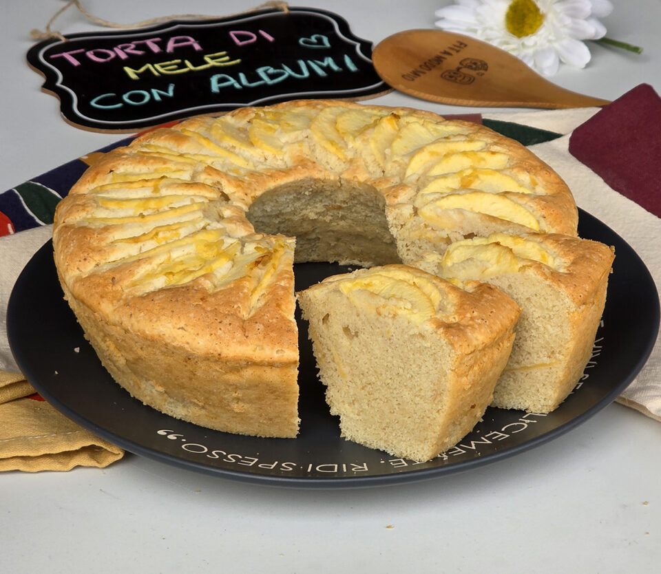 TORTA DI MELE CON ALBUMI