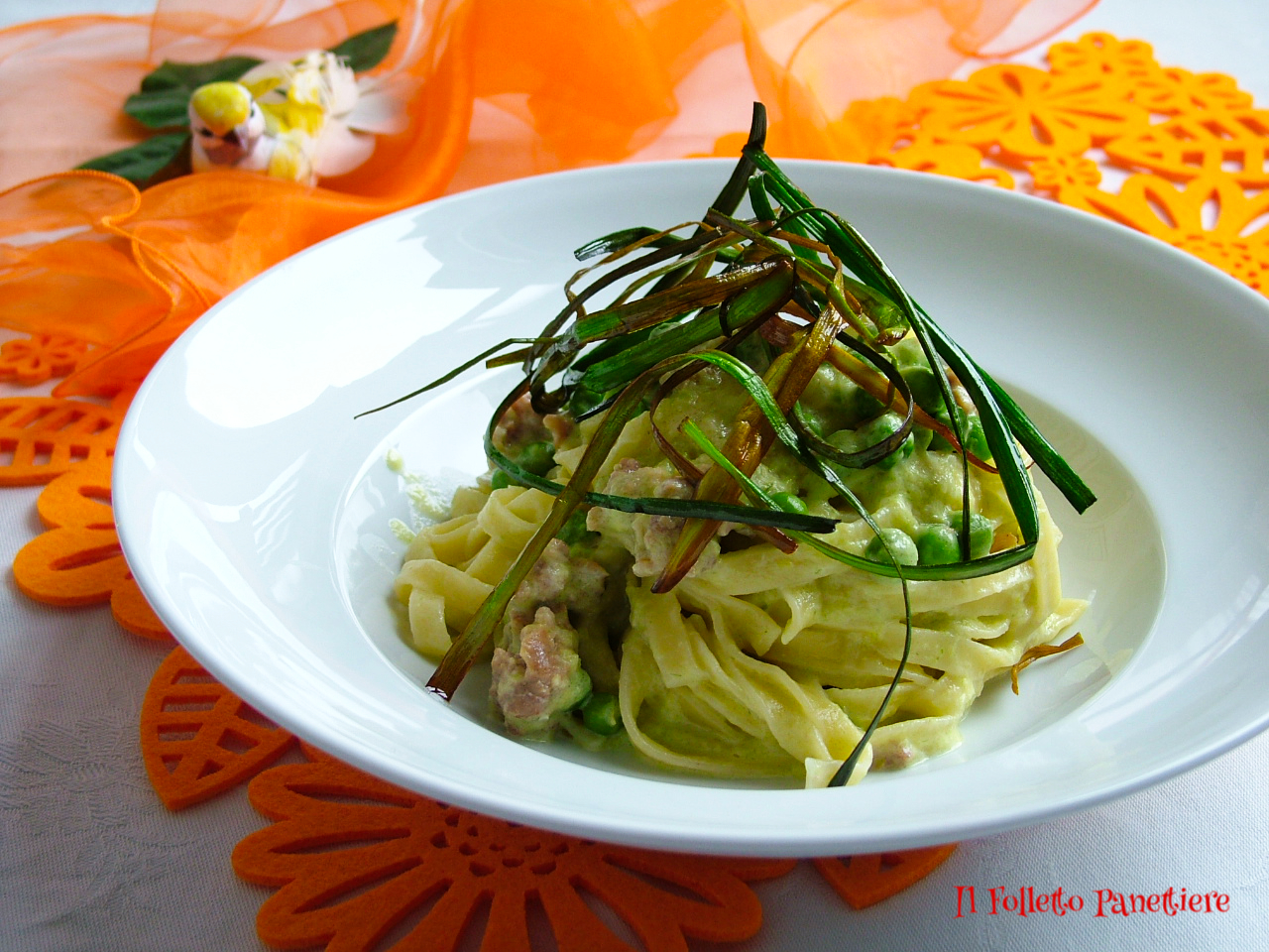 Tagliatelle con crema di porri, piselli e salsiccia - Il Folletto ...