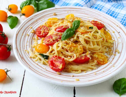Spaghetti con pomodorini e crumble di ceci *