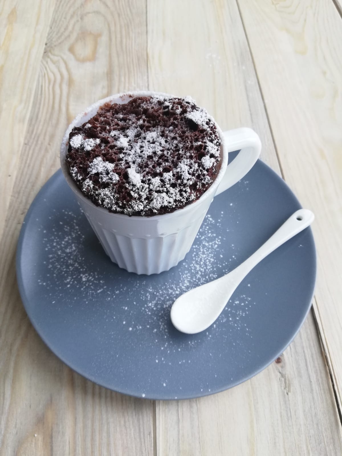 Dolcetto al cioccolato in tazza: pronto in 2 minuti in microonde per la  improvvise voglie di dolce. Soffice e buonissimo - Più Ricette