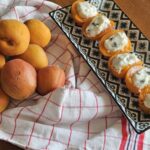 Albicocche ripiene di mascarpone ricotta e gocce di cioccolato