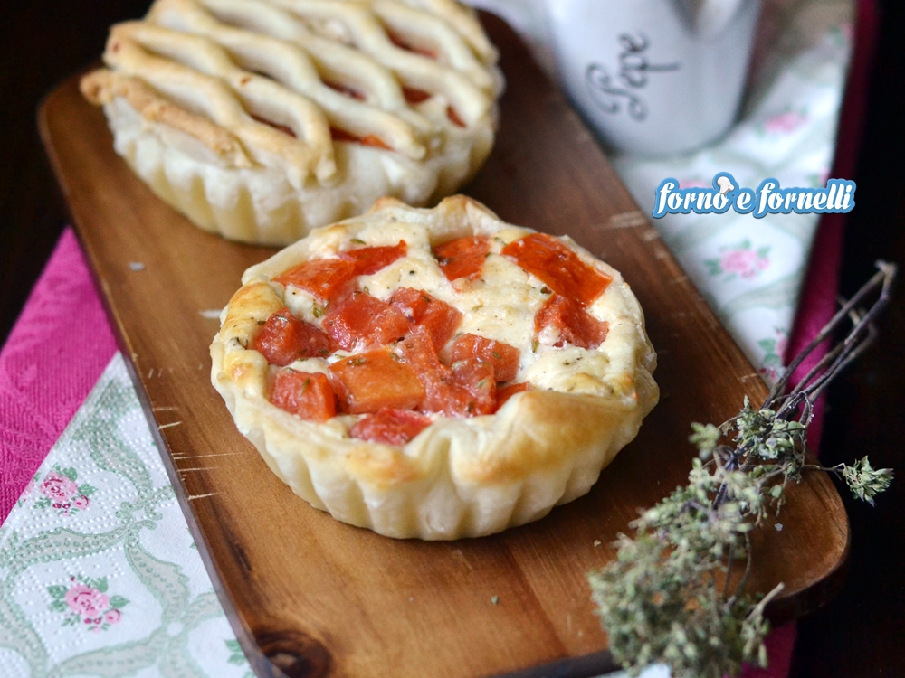 Crostatine ricotta e pomodoro