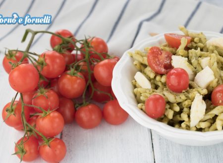 Pasta con pesto di rucola e pomodorini Pasta con pesto di rucola e pomodorini