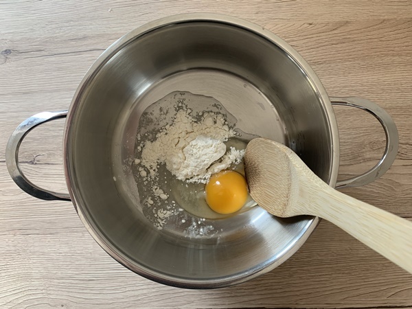 crema pasticcera con un uovo passo passo