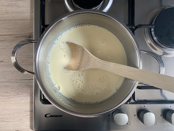 crema pasticcera con un uovo passo passo