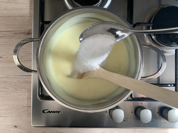 crema pasticcera con un uovo passo passo