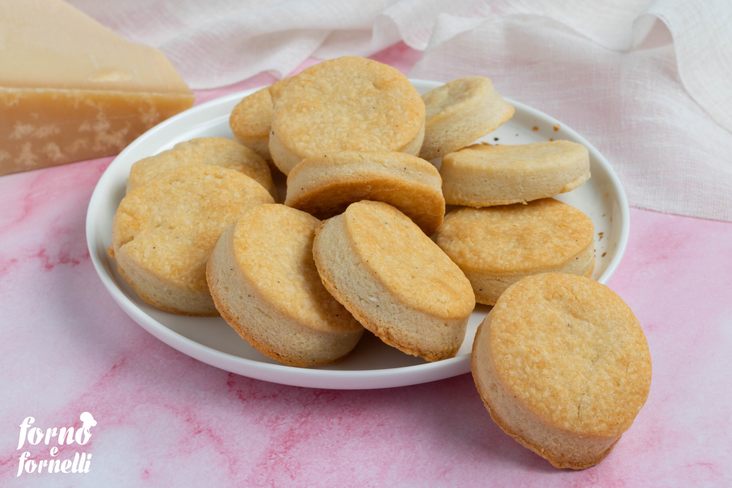 Biscotti salati al parmigiano