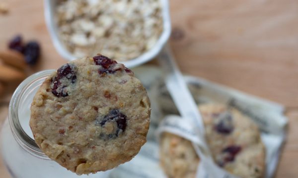 Cookies mandorle, avena e cranberries di Y.Ottolenghi