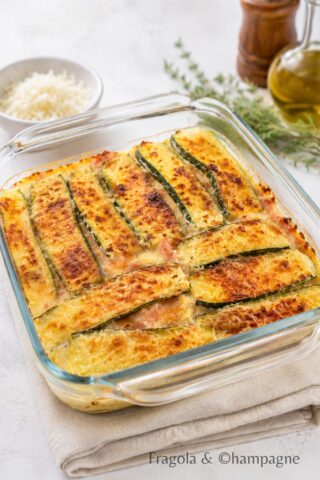Sformato di zucchine al forno con prosciutto cotto, mozzarella filante e crosticina dorata