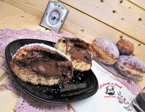 Bomboloni integrali con crema di nocciole