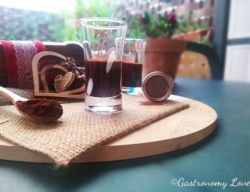 Crema di liquore al cacao: facile, veloce e golosissima!