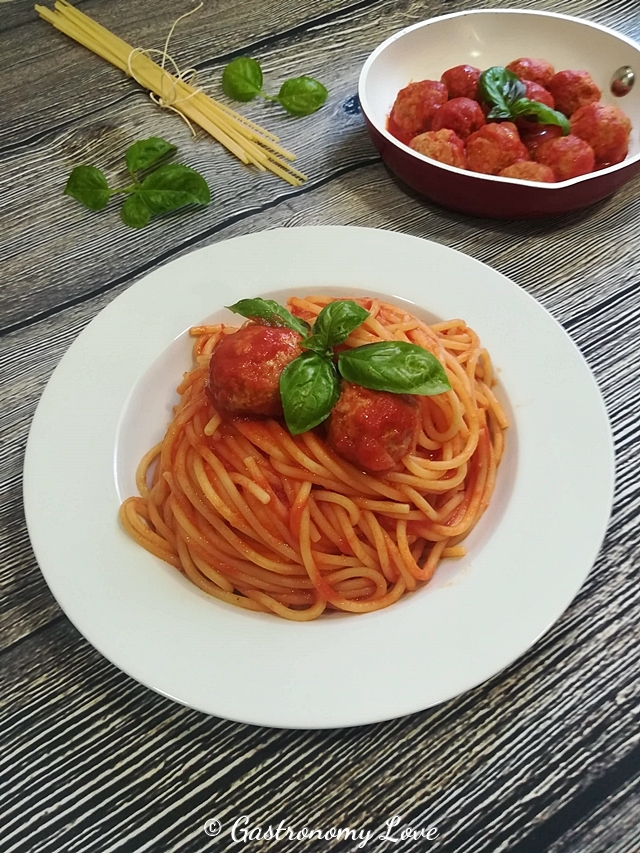 Italian Spaghetti sauce with meatballs