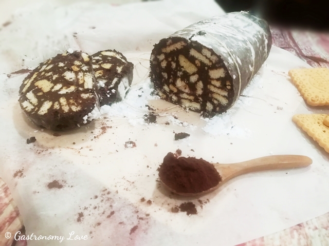 Salame al cioccolato senza uova e senza cottura