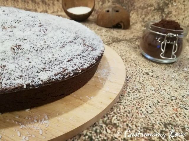 Torta sofficissima al latte di cocco e cacao