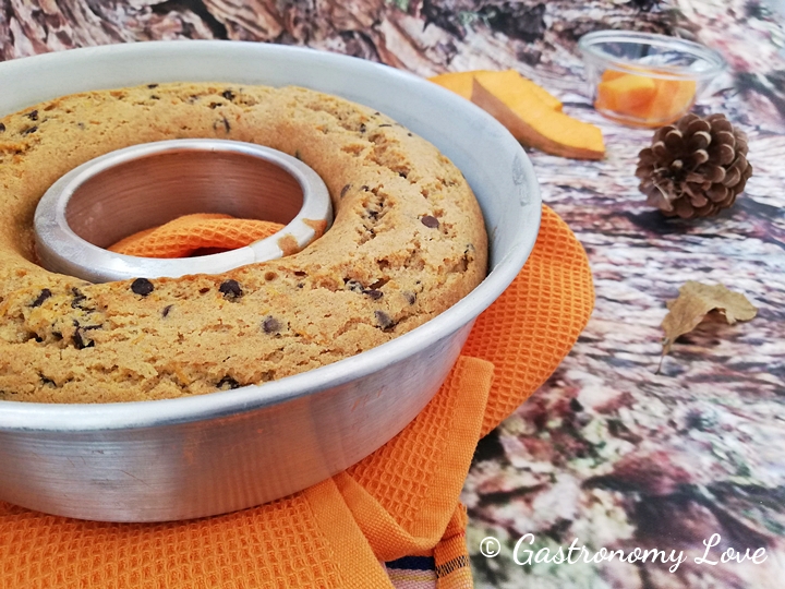 Ciambella alla zucca con gocce di cioccolato fondente