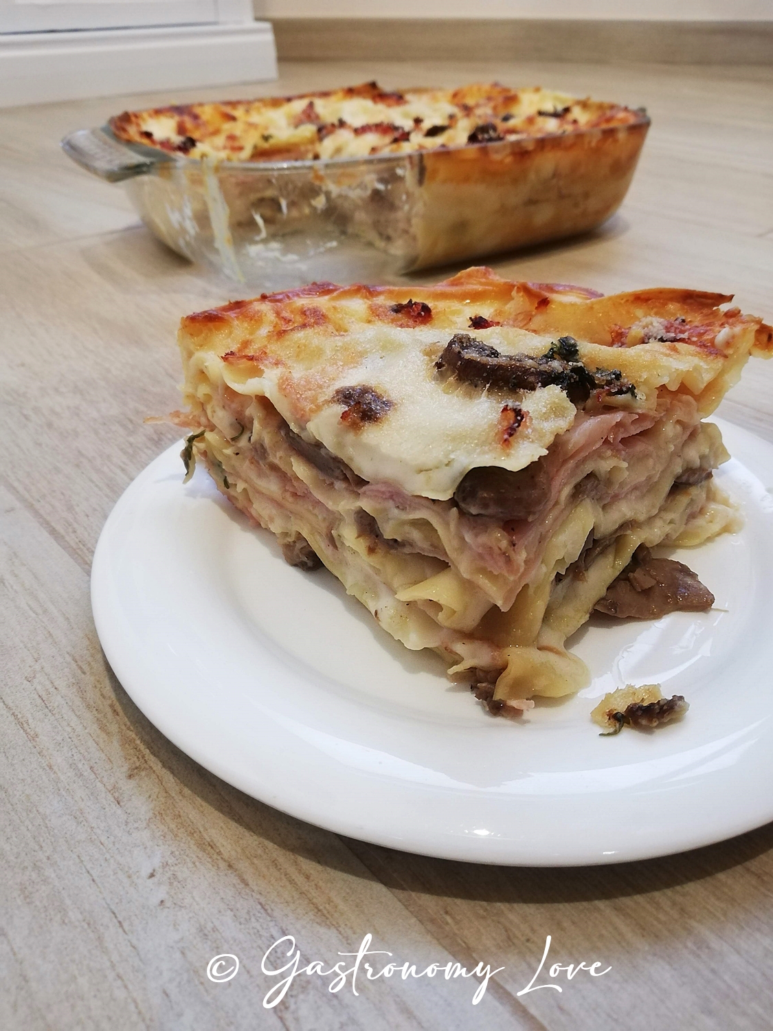 Lasagna bianca con prosciutto e funghi GASTRONOMY LOVE
