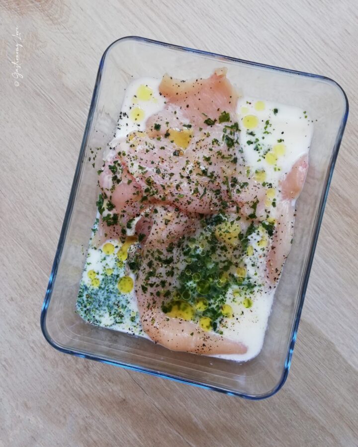 Come fare cotolette di pollo morbidissime senza frittura_marinatura