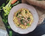 tagliatelle con ragù di salsiccia e funghi cotto nella Instant Pot