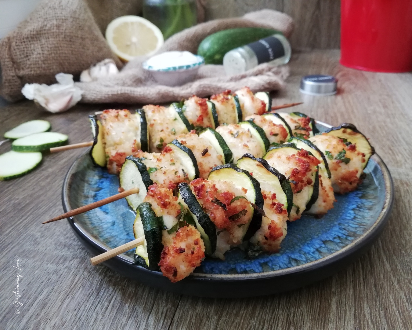 spiedini-pollo-zucchine-friggitrice-aria-piatto