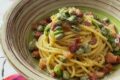 Spaghetti con fave e pancetta affumicata