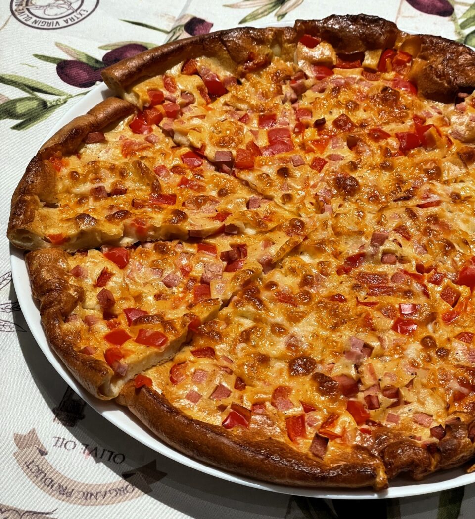 Finta pizza con peperoni e prosciutto