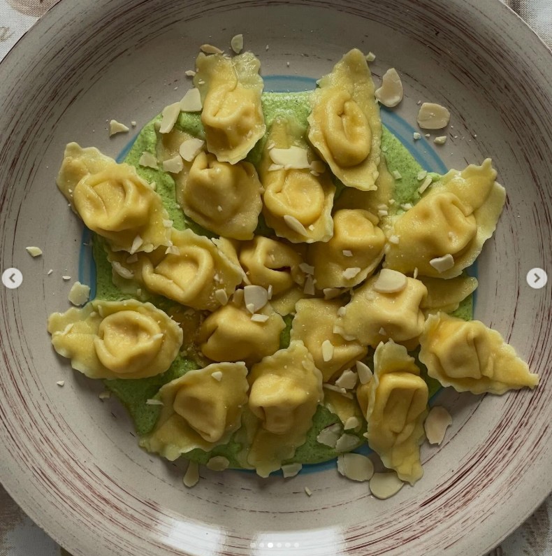 Ravioli di ricotta e prosciutto cotto con crema di zucchine