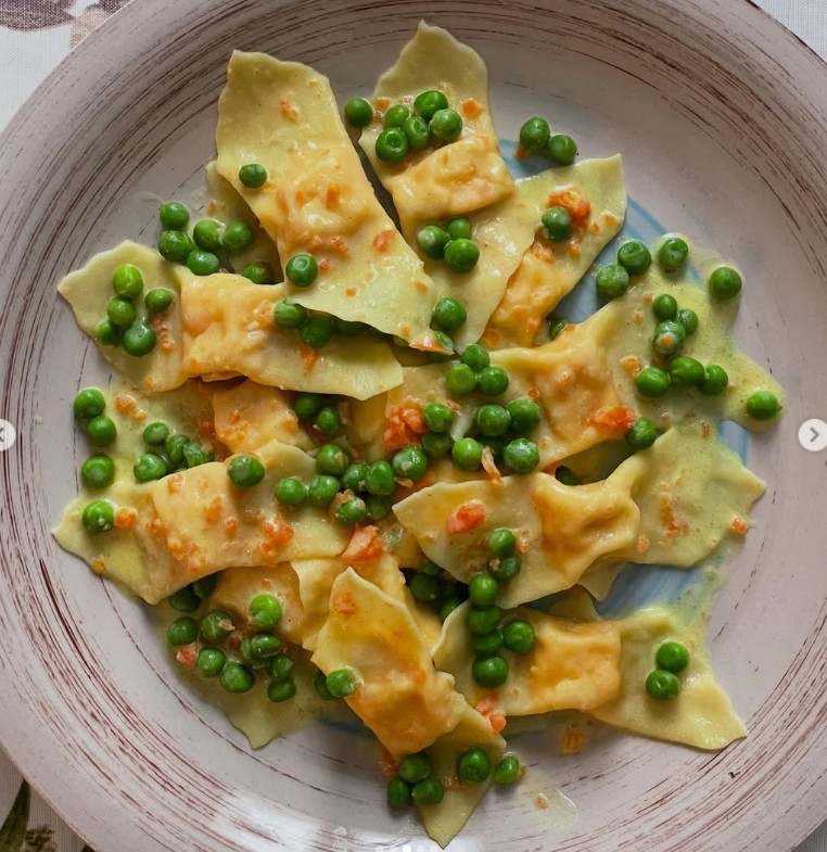 Ravioli di ricotta, carote e curcuma