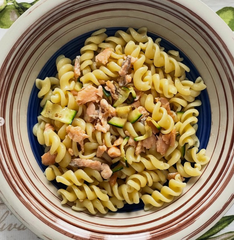 Fusilli con salmone affumicato e zucchine grigliate