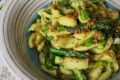 Pasta con asparagi e pangrattato aromatizzato al peperoncino