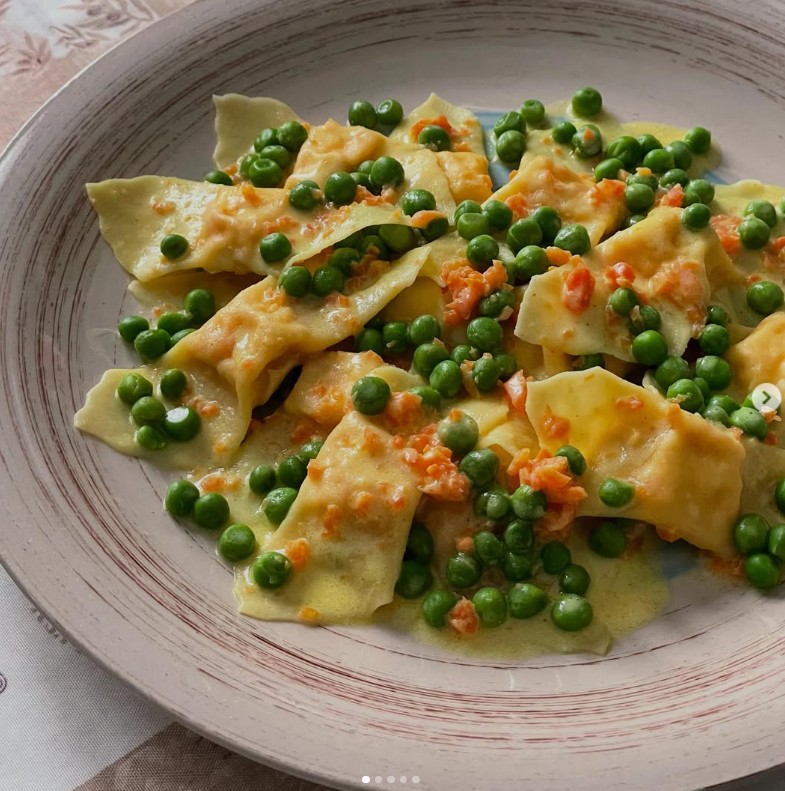 Ravioli di ricotta, carote e curcuma