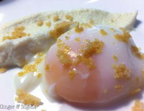 Uovo cotto a bassa temperatura con crumble al parmigiano e purè di sedano rapa profumato al wasabi