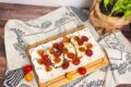 BRUSCHETTE IN PADELLA CON STRACCHINO E POMODORINI CARAMELLATI