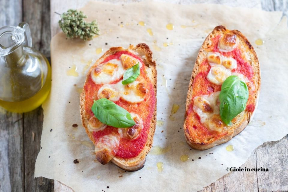 Bruschette alla pizzaiola