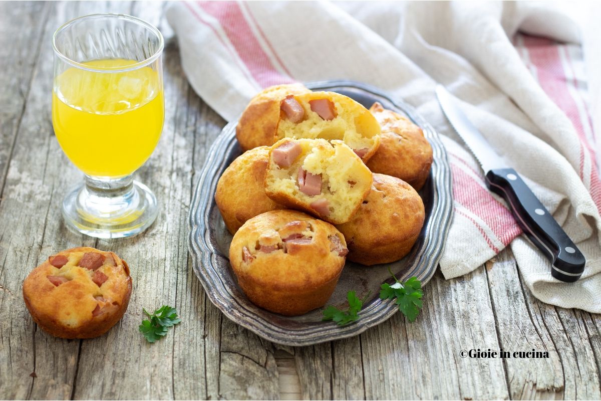 Muffin salati con mortadella