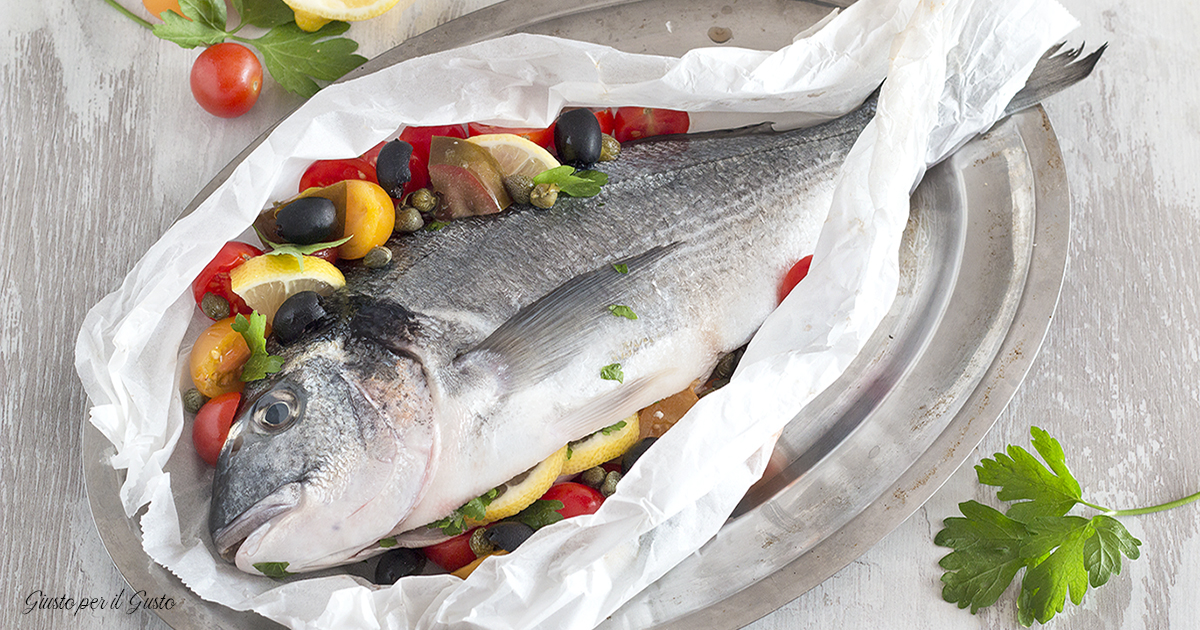 orata al cartoccio con olive e pomodorini - Giusto per il Gusto