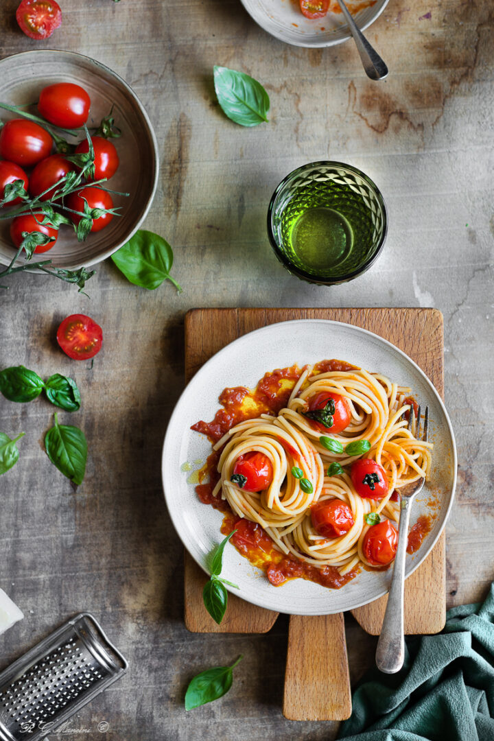 Spaghetti con pomodorini arrostiti