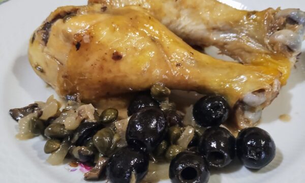 Pollo stufato olive e capperi