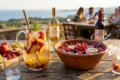 Sangria Bianca e Sangria ai Frutti Rossi: l'Estate in Caraffa