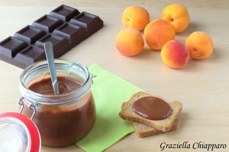 Confettura di albicocche e cioccolato | Ricetta facile