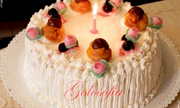 Torta di compleanno con zabaione, amarene e panna, ricetta elaborata