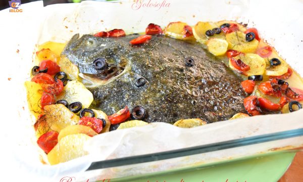 Rombo al forno con patate, olive e pomodorini, ricetta favolosa