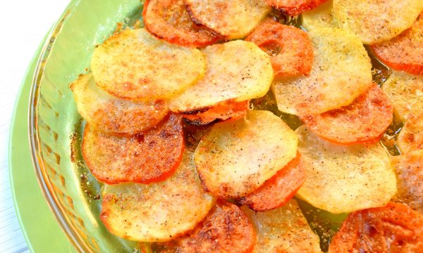 Gratin di patate e pomodori, ricetta semplicissima e saporita