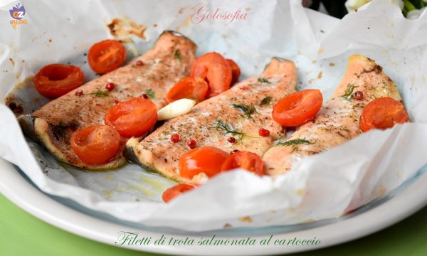 Filetti di trota salmonata al cartoccio, ricetta gustosa e leggera